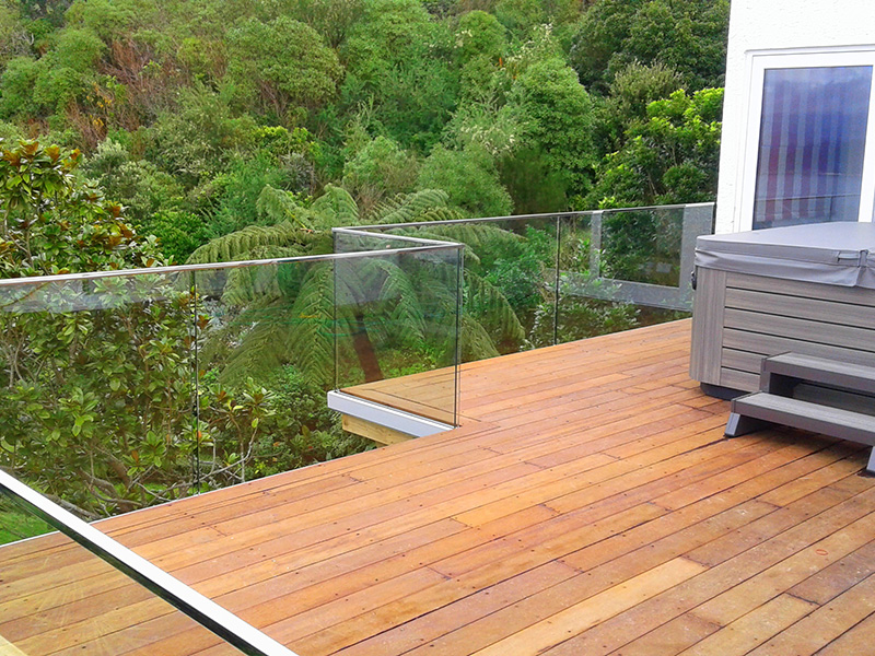Check out the best frameless glass balustrades at Provista