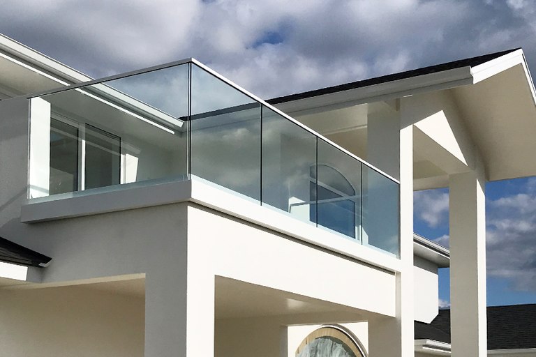 Provista Frameless Glass Balustrade Systems are constructed from strong, durable non-weld-quality T6106 aluminium and first-grade, standards-approved safety glass.